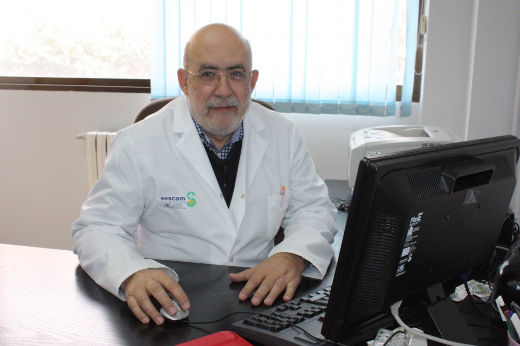 Virgilio Cencerrado, enfermero y "webmaster" del Complejo Hospitalario desde 1999.