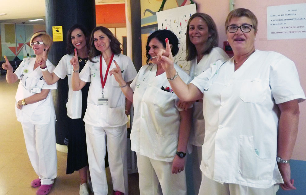 Miles de enfermeras colegiadas en Castilla-La Mancha, 12.700 de ellas en ejercicio, celebran hoy su día, el que recuerda a Florence Nightingale, la madre de la enfermería moderna. 