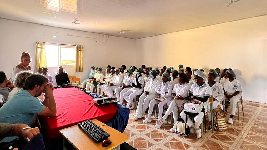 La UCLM forma a enfermeras en Angola