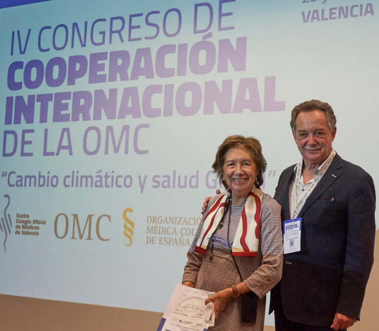 La Dra Manuela Cabero ha recibido el reconocimiento de la Fundación para la Cooperación Internacional de la Organización Médica Colegial.