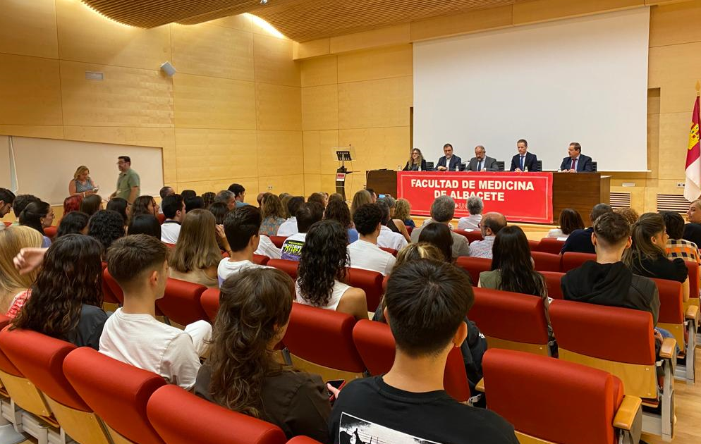 La Universidad de Castilla-La Mancha (UCLM) ha dado la bienvenida este 12 de septiembre a los 50 alumnos del Grado de Psicología.